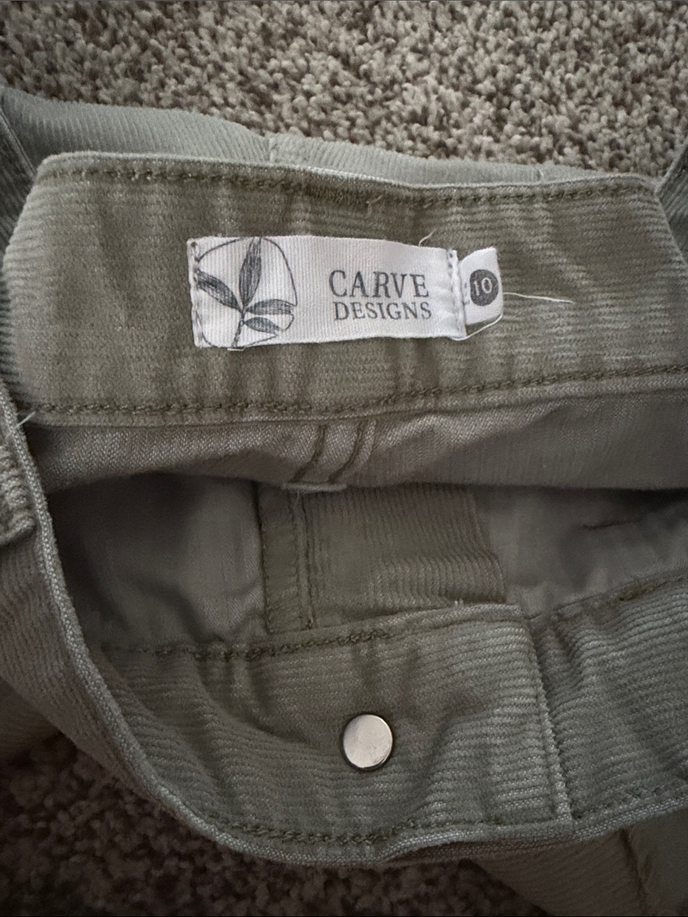 Women's Olive Green Frayed Hem Jean Shorts - Picture 4 of 4